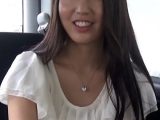 清楚系奥さんを1分ならと無理やりインタビュー突入！今日の下着の色は？そんなくだらない質問に真面目に答える奥さん。強引な喋りに拒否権は無く裸にされ気持ちよくなってしまうエロ奥さんに生中出しFUCK！